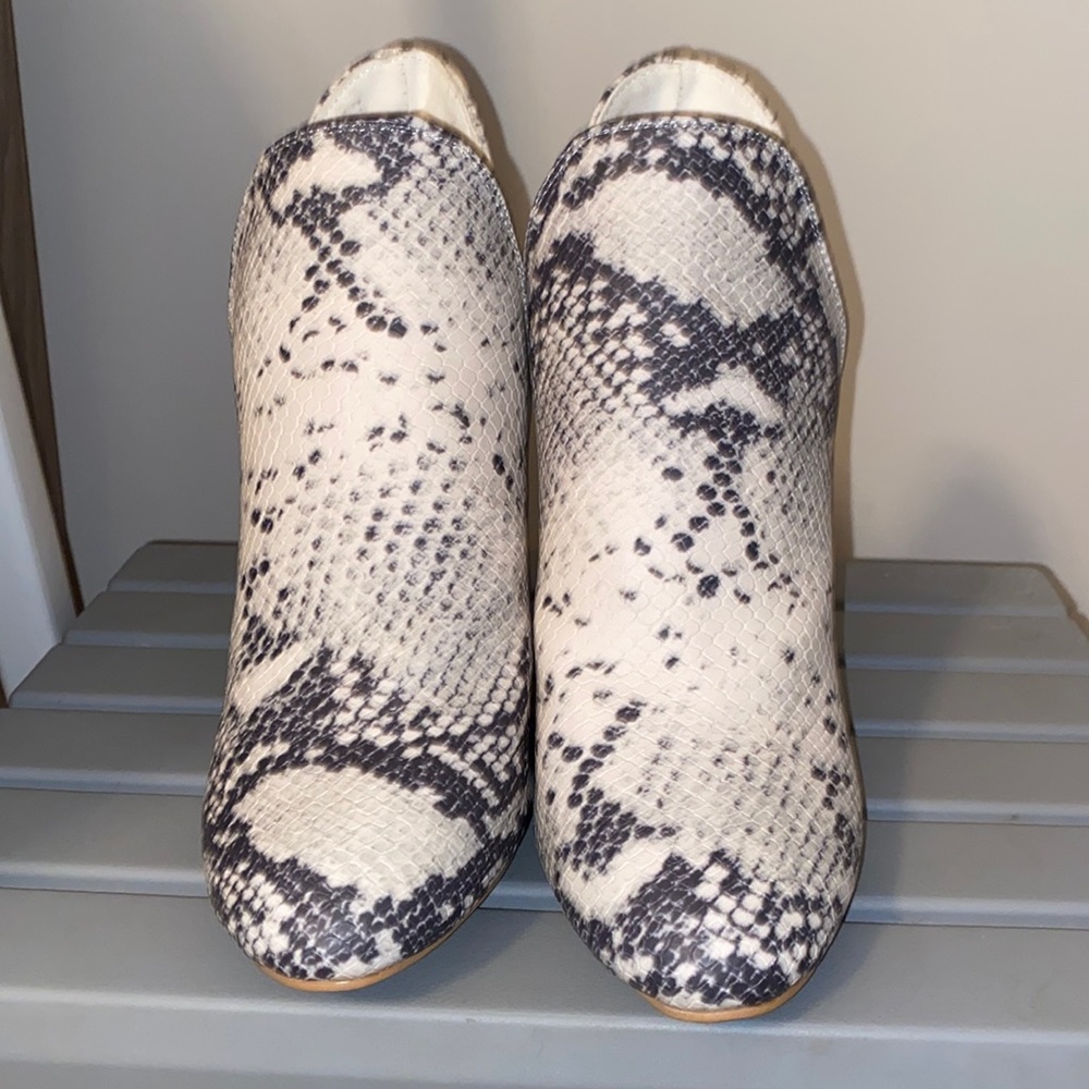 Faux snake skin ankle boots - Picture 2 of 5
